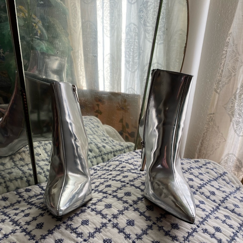 Gianni Bini Silver Nailah booties